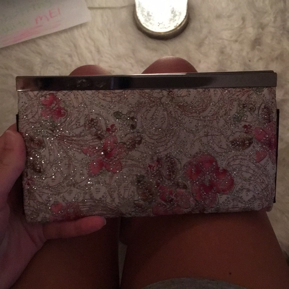 MAGNETIC GLITTER CLUTCH - Picture 2 of 3